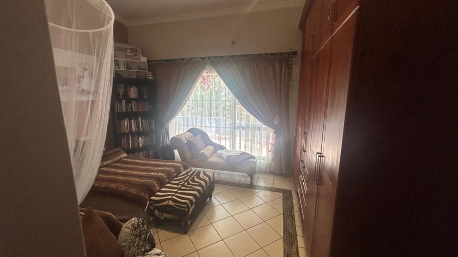 Commercial Property for Sale in Zuurplaat A H North West